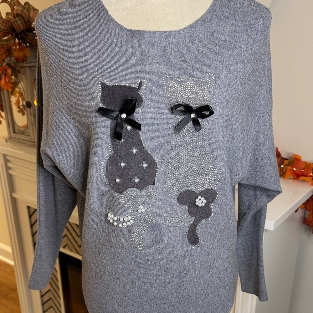 Gray Cat Design Women's Sweater with Rhinestones